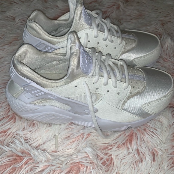 Nike Shoes - Nike Air Huarache